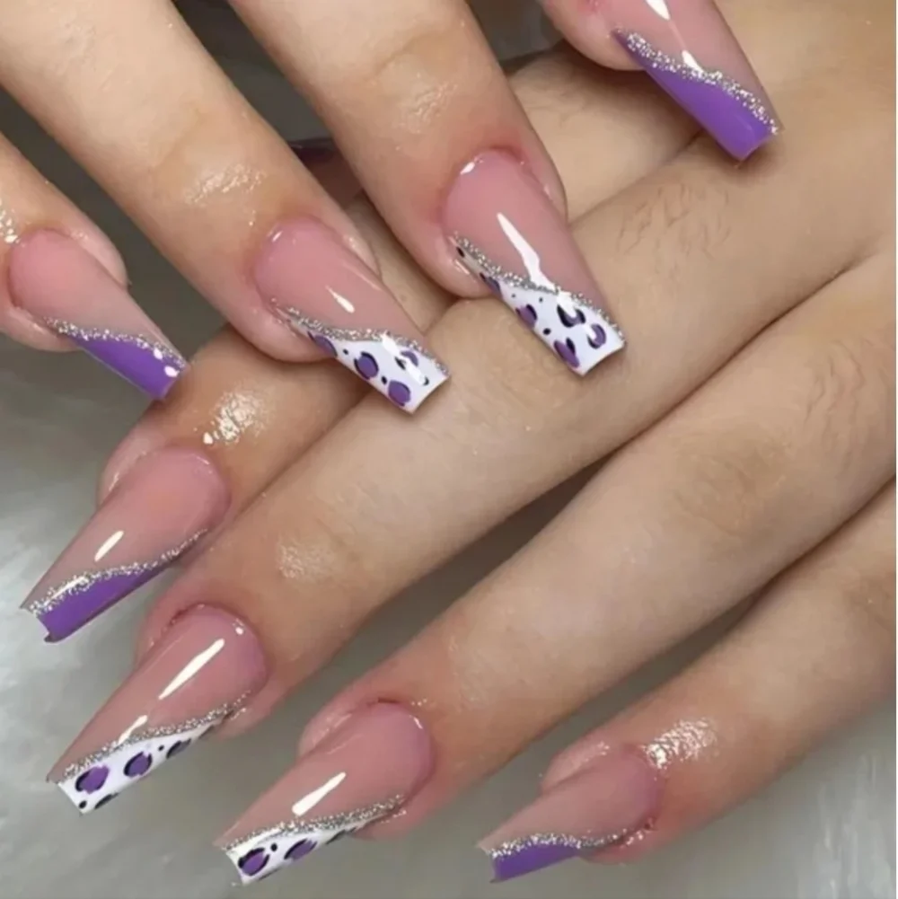 24 Pieces Fake press on nails